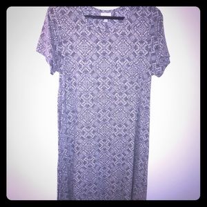 Grey and white pattern Lularoe Carly EUC